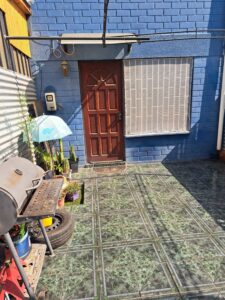 Fachada y patio de acceso de casa en venta en Quilicura