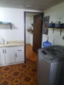 Cocina y logia de casa en venta en Quilicura